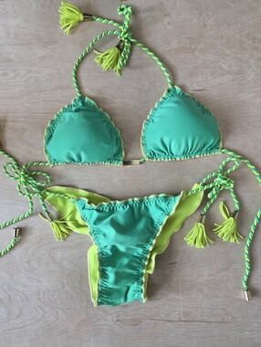 Triangle Lettuce Edge Reversible Bikini Top & Bottoms